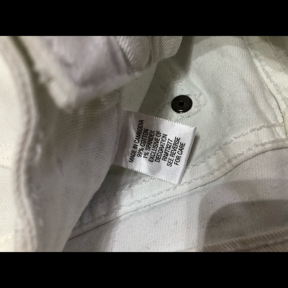 Elle Paris New York Tokyo 2 buttonwhite crop Capri jeans. Flap pickets!❤️❤️ - Picture 7 of 11